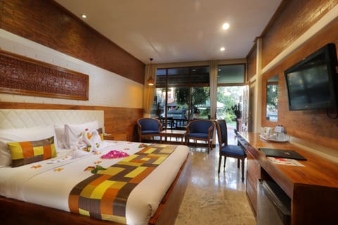  Deluxe Pool Terrace | Premium bedding, minibar, in-room safe, individually decorated