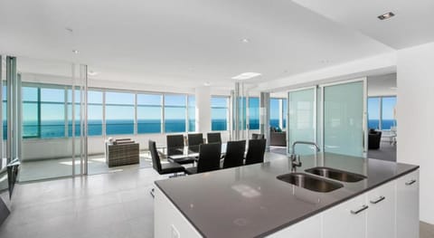 Superior Penthouse, 4 Bedrooms, Bathtub, Ocean View | Private kitchen | Full-size fridge, microwave, oven, stovetop