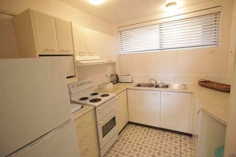 Family Apartment, 2 Bedrooms | Private kitchen | Fridge, microwave, oven, stovetop