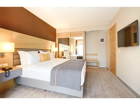 Comfort Double Room | Premium bedding, minibar, in-room safe, desk