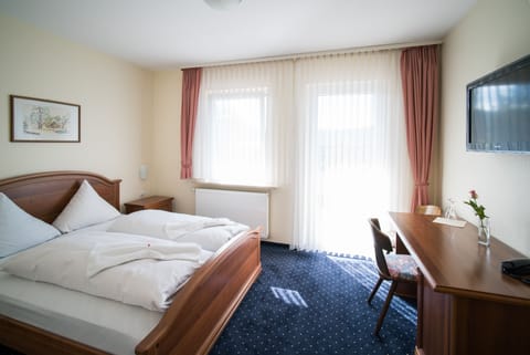 Double Room | In-room safe, desk, free WiFi, bed sheets