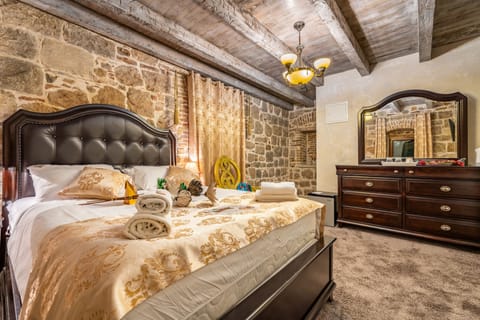 Deluxe Double Room, 1 Queen Bed | Premium bedding, minibar, in-room safe, individually decorated