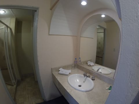 Standard Room, 2 Double Beds | Bathroom | Free toiletries, towels