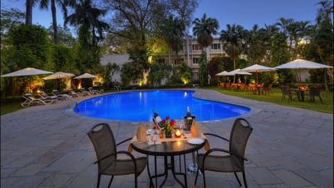 Outdoor pool, sun loungers