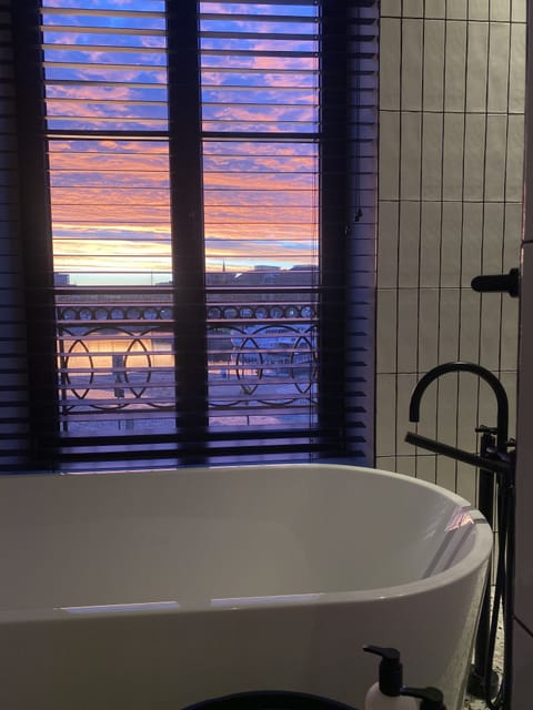 Superior Double Room, Bathtub | Bathroom | Separate tub and shower, deep soaking tub, rainfall showerhead