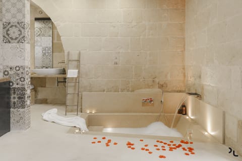 Suite, Bathtub | Jetted tub