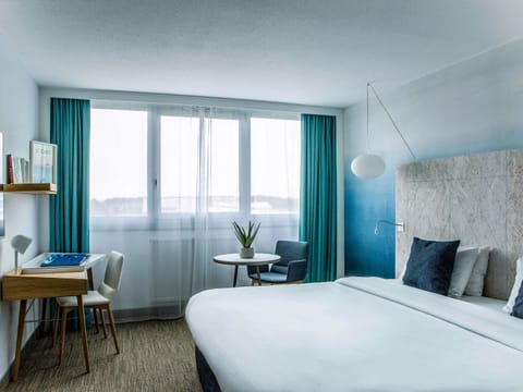 Standard Room, 1 Double Bed | In-room safe, desk, blackout drapes, soundproofing