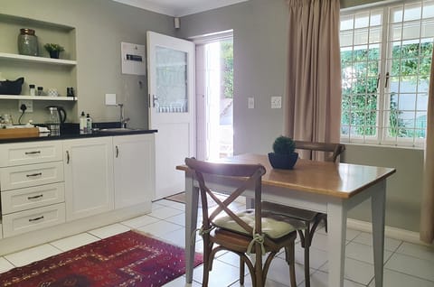 Suite, Pool View | Dining room