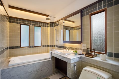 Deluxe Double Room | Bathroom | Combined shower/tub, deep soaking tub, designer toiletries, hair dryer