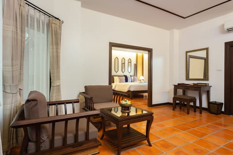 Grand Double Room, 1 Double Bed | Living area | Flat-screen TV