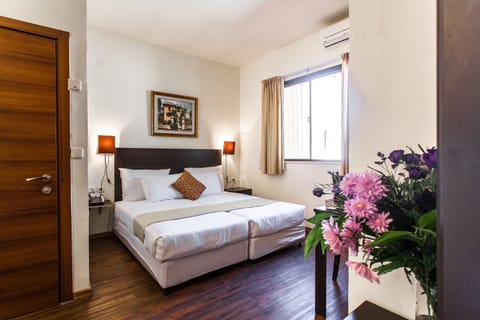Double or Twin Room | In-room safe, desk, iron/ironing board, free WiFi