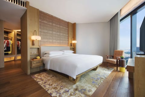 Andaz, Large Suite, 1 King Bed | 1 bedroom, premium bedding, minibar, in-room safe