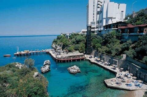 Private beach, sun loungers, beach umbrellas, beach bar