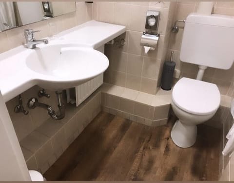 Single Room | Bathroom | Towels