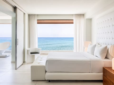 Luxury One Bedroom Suite with Frontal Sea View | Minibar, in-room safe, desk, blackout drapes