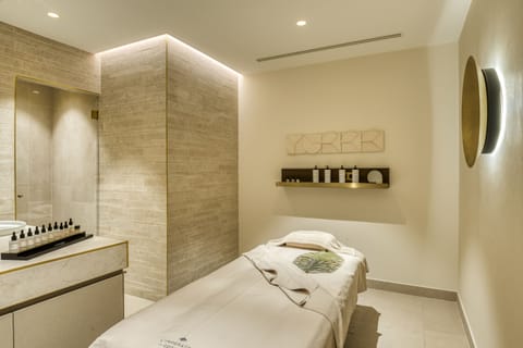 Couples treatment rooms, spa tub, steam room, body treatments