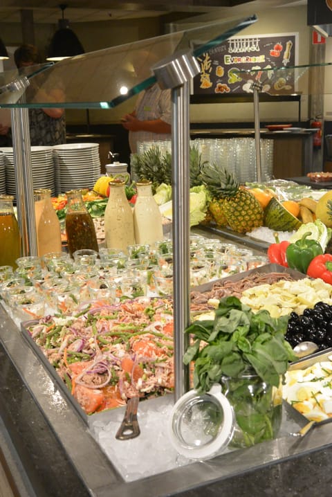 4 restaurants, breakfast, lunch, dinner served; Italian cuisine