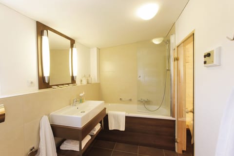 Deluxe cottage, 2 bedrooms | Bathroom