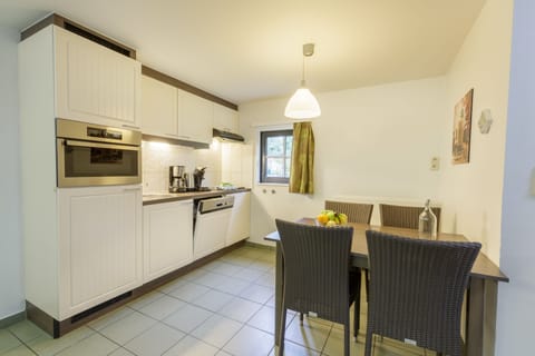 Exclusive Cottage (Exclusive 4) | Private kitchen | Fridge, microwave, dishwasher, electric kettle