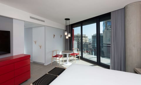 Junior Suite, Balcony (V&A Waterfront View) | Minibar, in-room safe, desk, laptop workspace