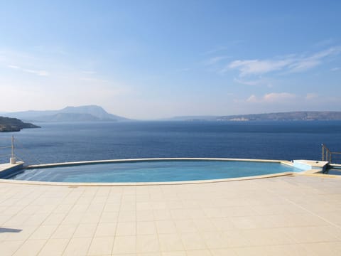 Infinity Pool 