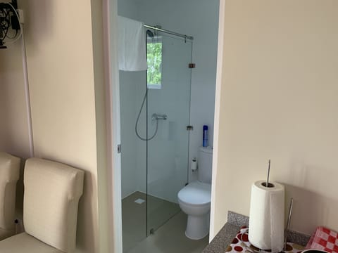 Family Triple Room | Bathroom | Shower, free toiletries, towels