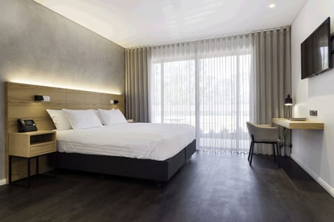 Deluxe Room, 1 King Bed, Terrace | Premium bedding, pillowtop beds, minibar, in-room safe