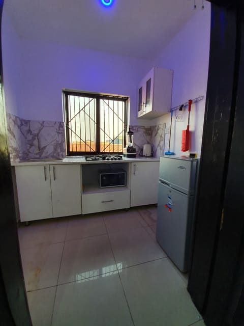 Signature Apartment, 1 Bedroom, Kitchen, Executive Level | Private kitchen | Full-size fridge, microwave, oven, stovetop