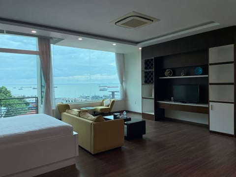 1 Bedroom Apartment VIP | Minibar, desk, soundproofing, free WiFi