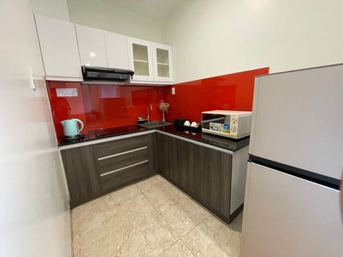 1 Bedroom Apartment | Private kitchen | Full-size fridge, microwave, stovetop, electric kettle