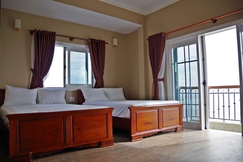 Ocean View Suite | Minibar, desk, blackout drapes, soundproofing