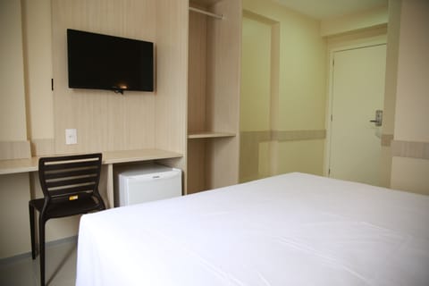 Standard Double Room, 1 Queen Bed | Hypo-allergenic bedding, minibar, desk, laptop workspace