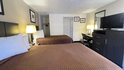 1 bedroom, premium bedding, pillowtop beds, desk