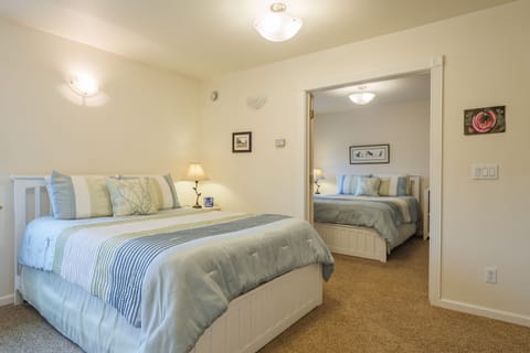 Family Suite, Mountain View | Desk, free WiFi, bed sheets