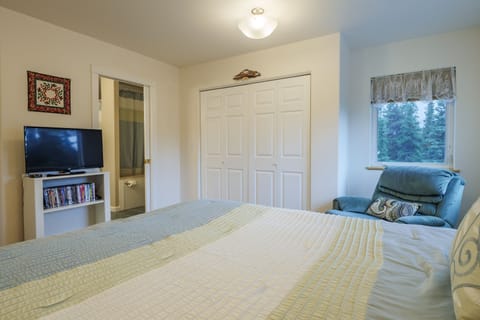 Family Suite, Mountain View | Desk, free WiFi, bed sheets