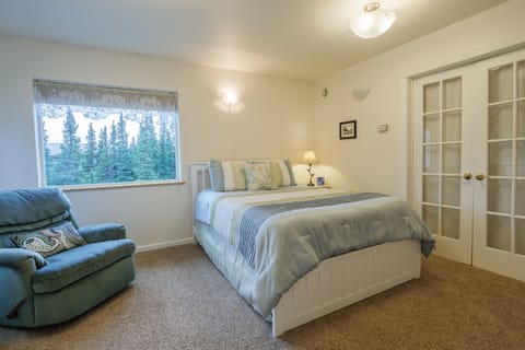 Family Suite, Mountain View | Desk, free WiFi, bed sheets