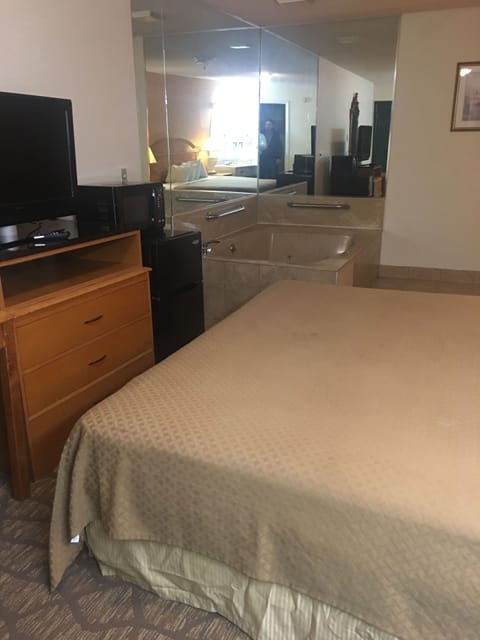 Deluxe Room, 1 King Bed, Jetted Tub | Desk, laptop workspace, blackout drapes, iron/ironing board