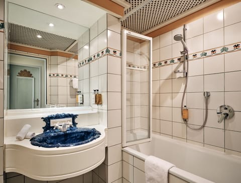 Family Room, 2 Bedrooms | Bathroom | Free toiletries, hair dryer, bathrobes, slippers