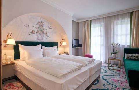 Standard Double Room | Hypo-allergenic bedding, minibar, in-room safe, individually furnished