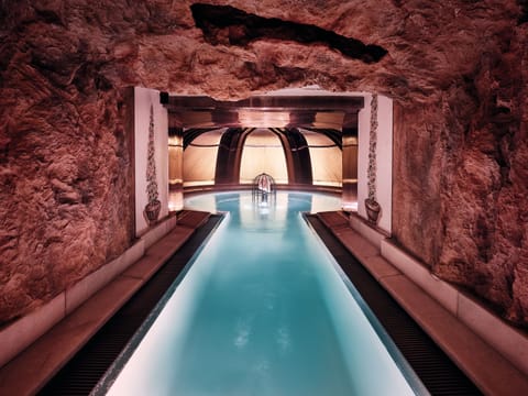 Sauna, hot tub, steam room, body treatments, hot stone massages