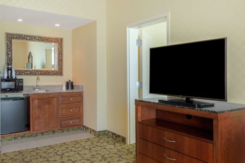 Suite, 1 King Bed | Private kitchen | Fridge, microwave, coffee/tea maker