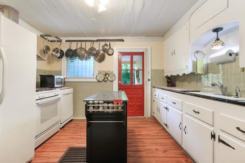 Three Bedroom Cottage | Private kitchen | Mini-fridge, microwave, coffee/tea maker, freezer