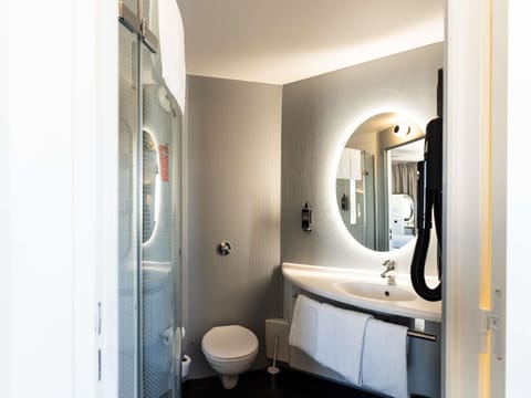 Shower, eco-friendly toiletries, hair dryer, towels