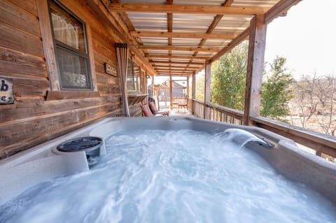 Panoramic Cabin, 1 King Bed, Hot Tub, Hill View | Terrace/patio