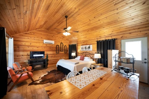 Exclusive Cabin, 1 King Bed, Hot Tub, Hill View | Egyptian cotton sheets, individually decorated, individually furnished