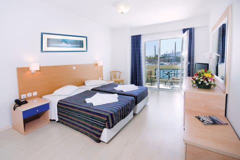 Twin Room, Harbor View | In-room safe, desk, free WiFi, bed sheets