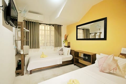 Standard Twin Room | Minibar, in-room safe, free WiFi, bed sheets