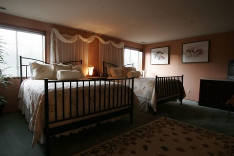 Standard Room, 2 Queen Beds, Non Smoking | 1 bedroom, premium bedding, individually decorated