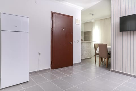 Deluxe Apartment, 2 Bedrooms | Private kitchen | Fridge, stovetop, electric kettle, cookware/dishes/utensils