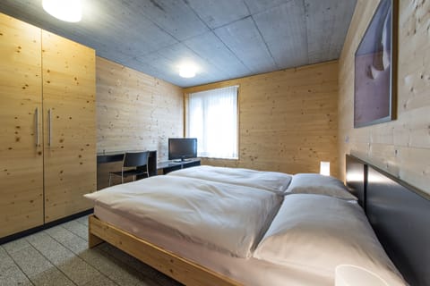 Double Room | Down comforters, desk, free WiFi